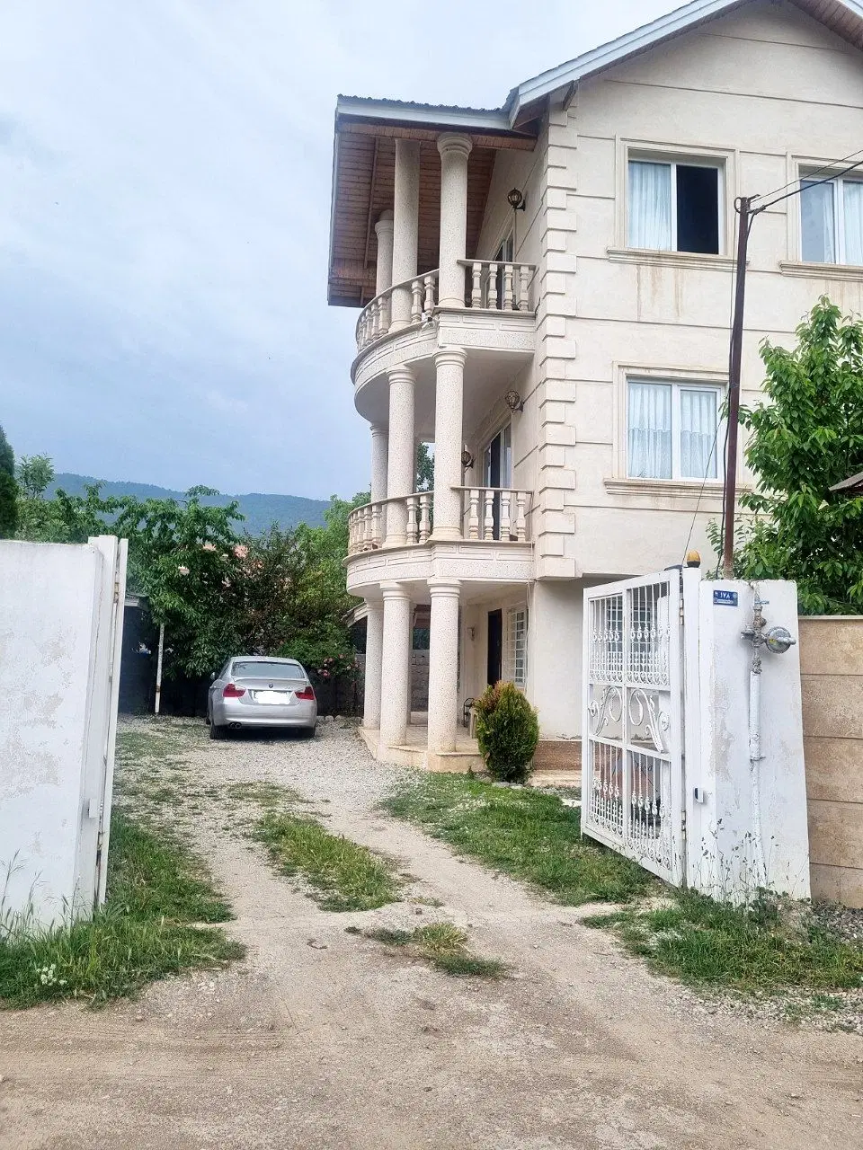 همکف ۱۳۰ متری تمیز و نوساز