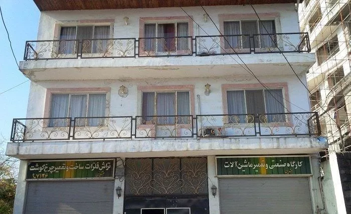 ملک تجاری‌مسکونی ابتدای مفتح ۴مغازه+۲۱۸متر مسکونی