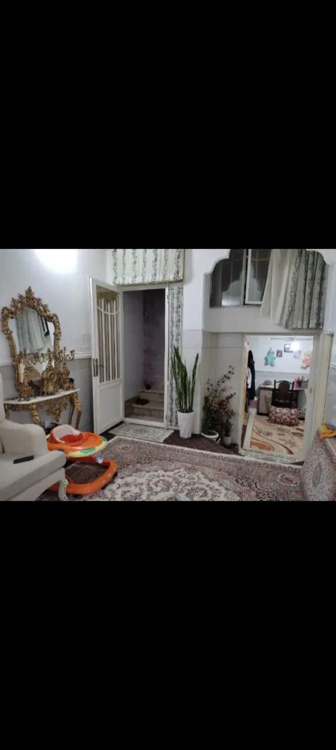 فروش زیرزمین از یک خانه دوطبقه