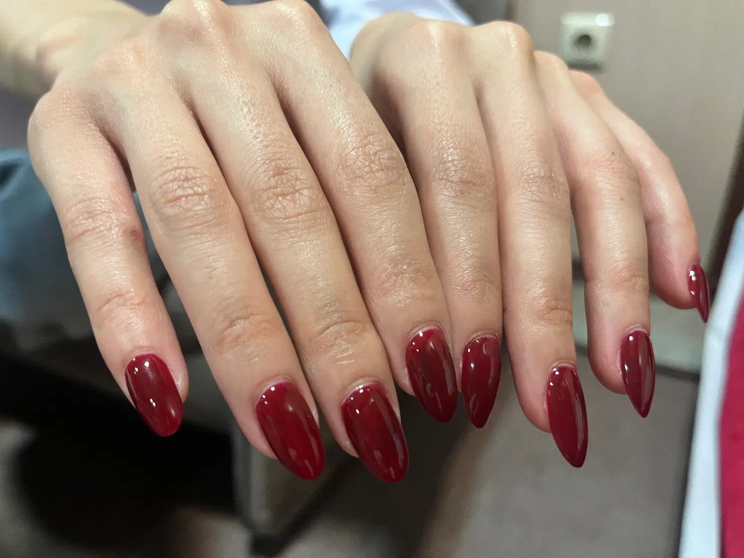 اجاره به  ناخنکار  و مژه کار با قیمت مناسب
