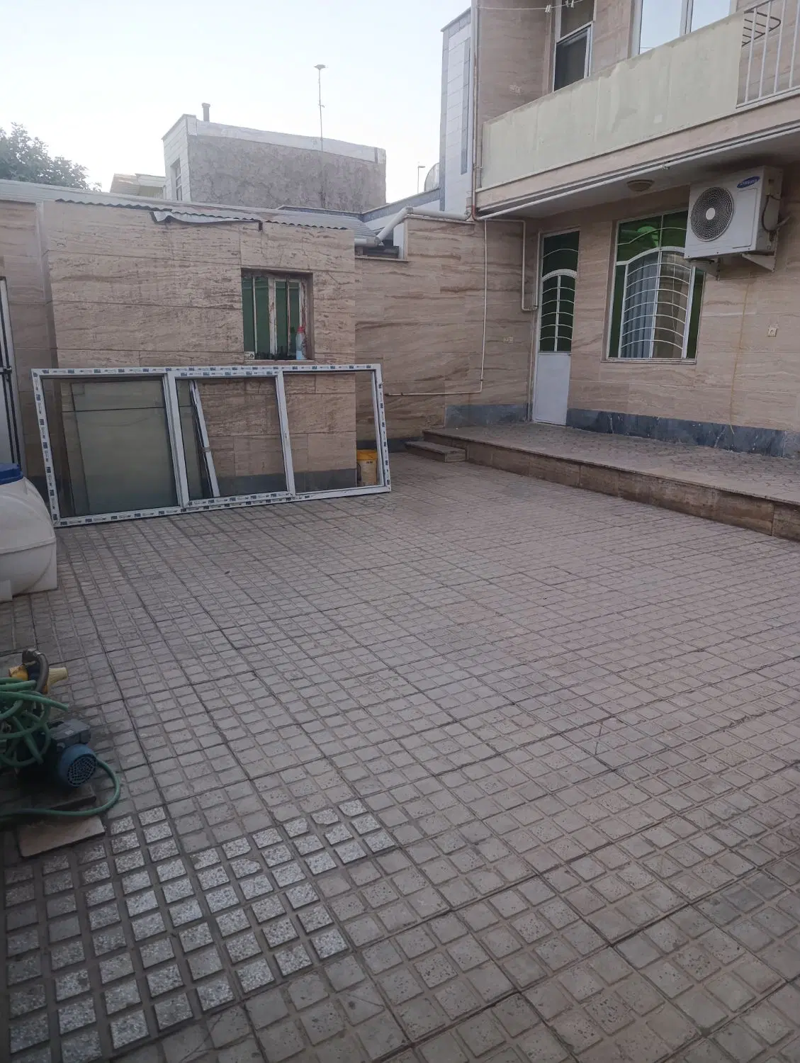 خانه ویلایی شقایق 12
