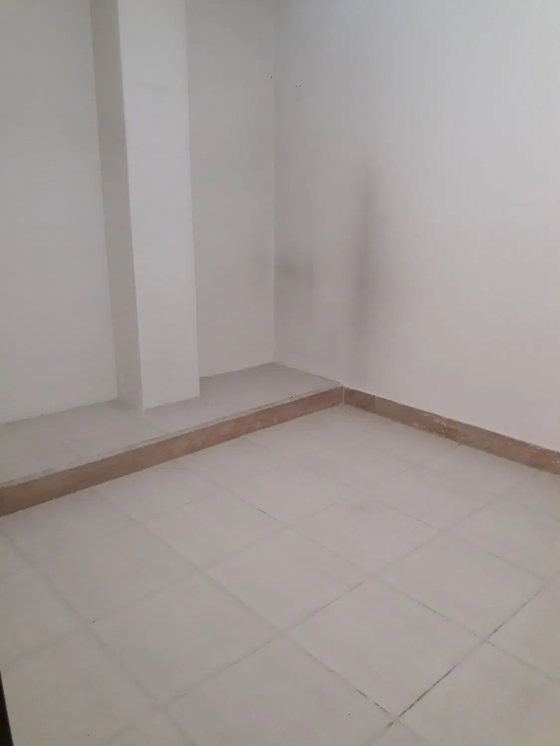 واحد ۸۰متری،دو خواب،دارای پارکینگ و انباری تراس