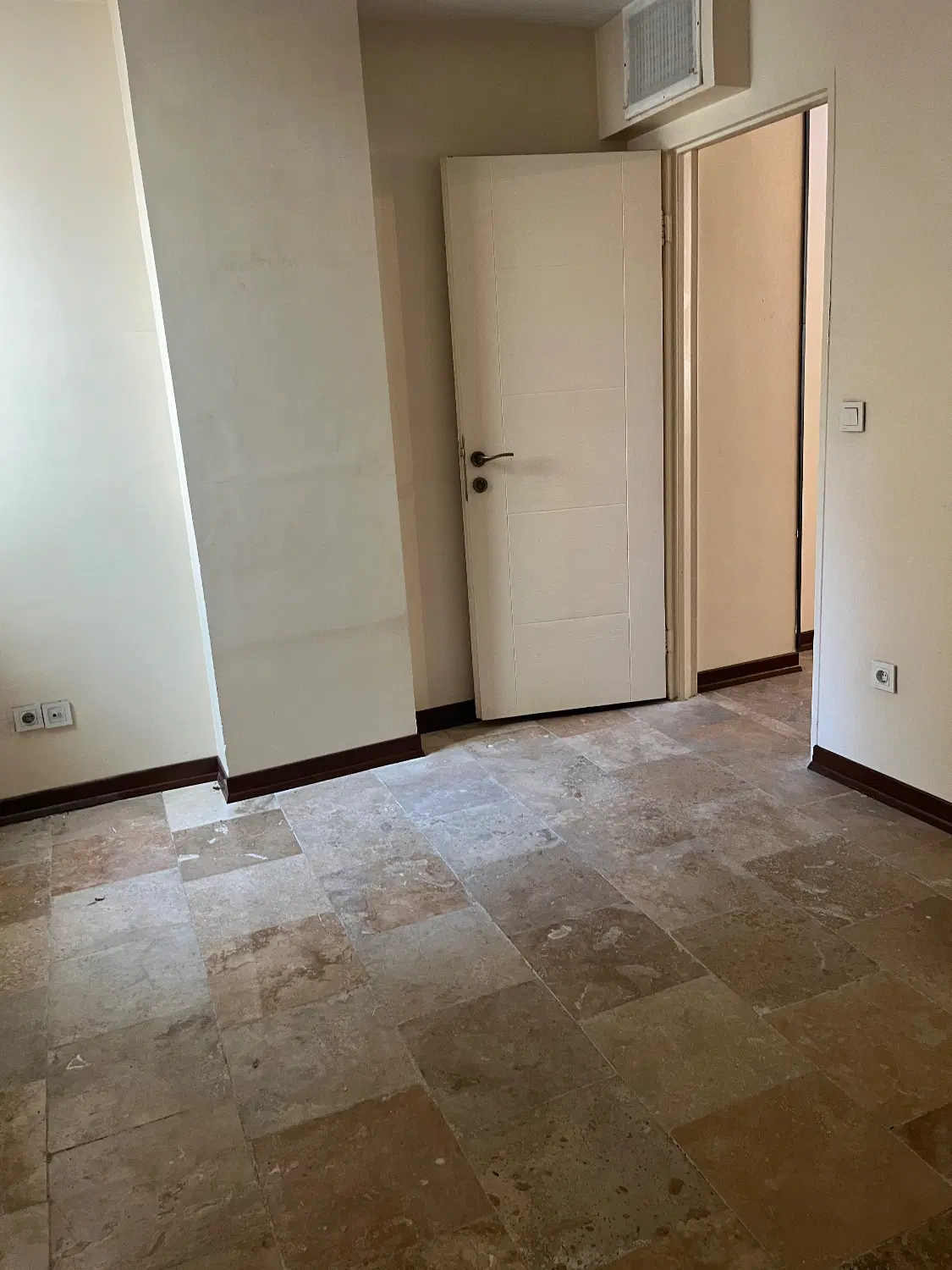 گلبرگ غربی ۵۵ متر یک خوابه تک واحدی