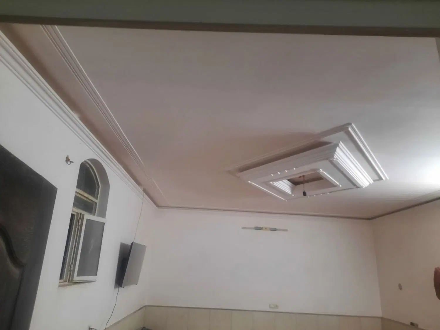 دو طبقه دربست، شهر قائم