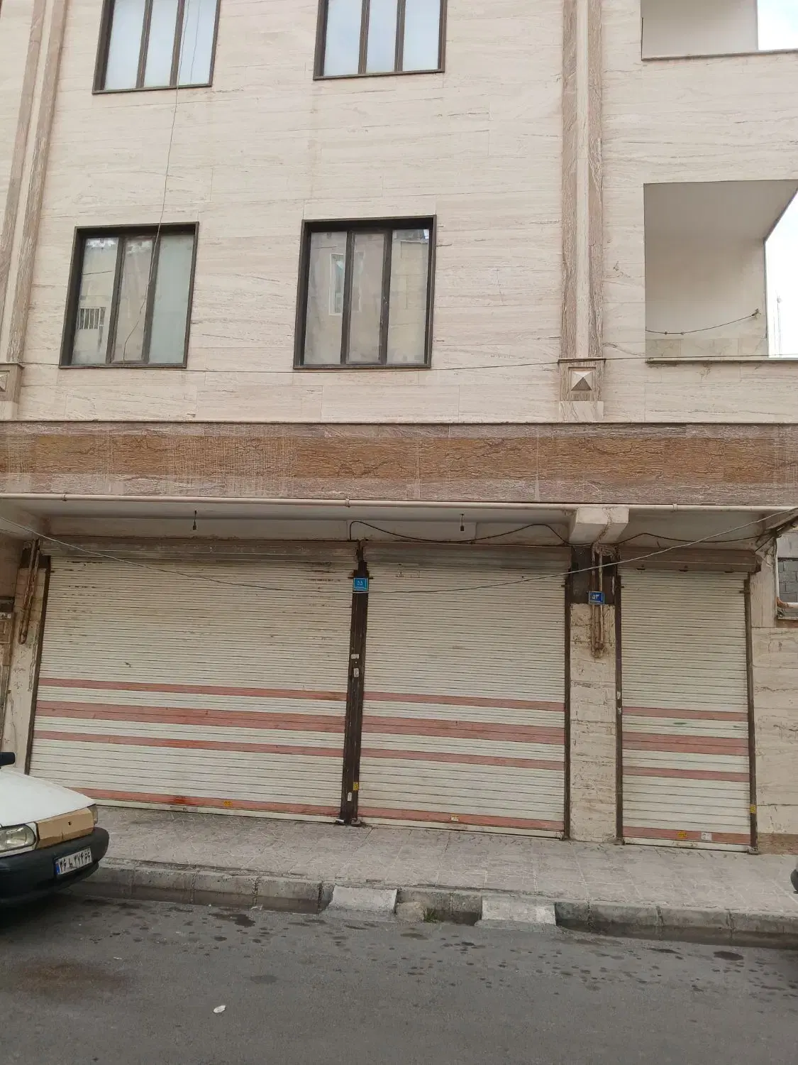 (قیمت استثنایی) ۷۵متر ۲خواب + ۳۵ متر مغازه ، وائین