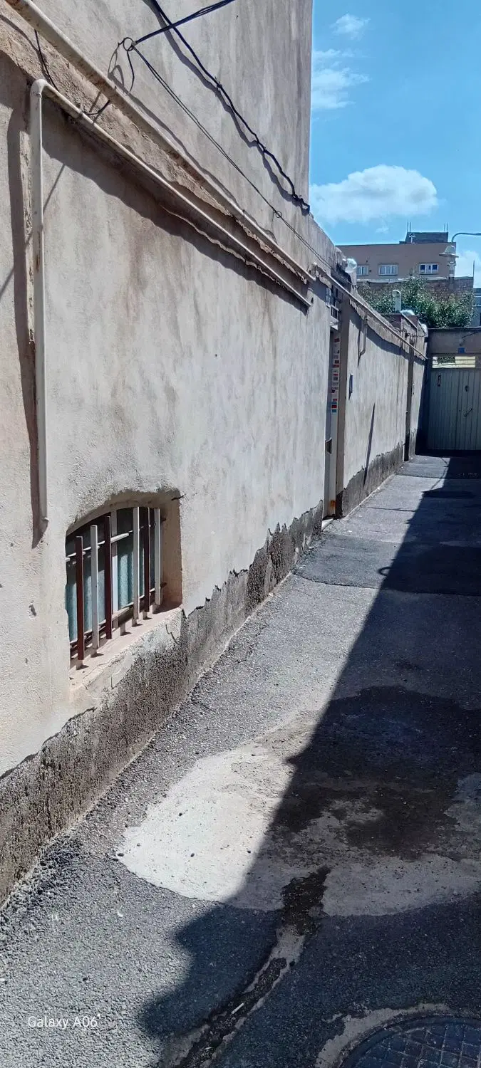 خانه حیاط دار ۱۴۰ متر