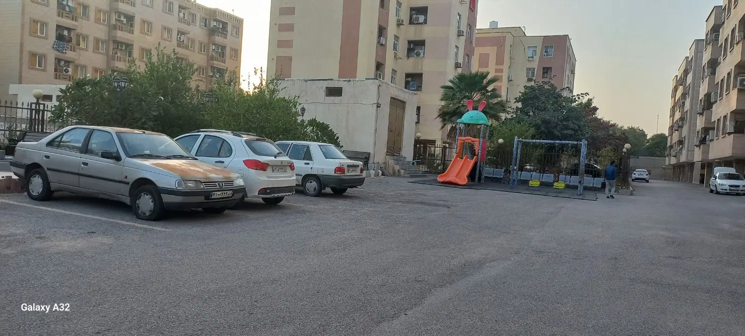 فروش دوخوابه با پارکینگ و انباری