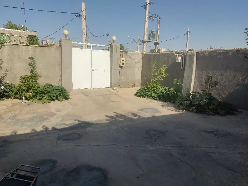 خانه ویلایی 354متری دوواحدی نبش خیابان اصلی