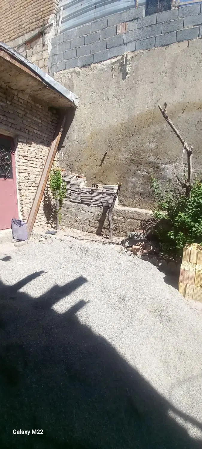 خانه ۷۰ متری نیمه کاره