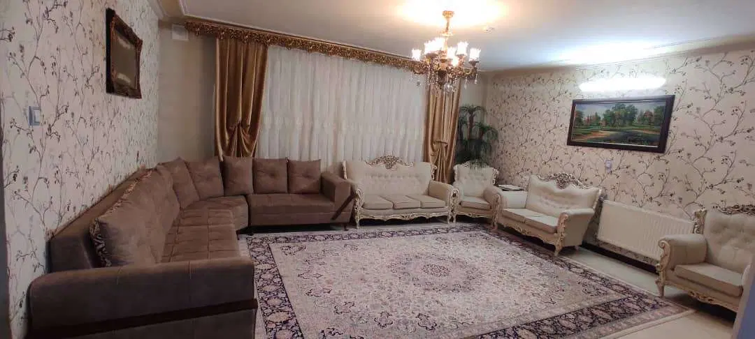 ویلایی سه طبقه زرهی 180 متری درب ازحیاط