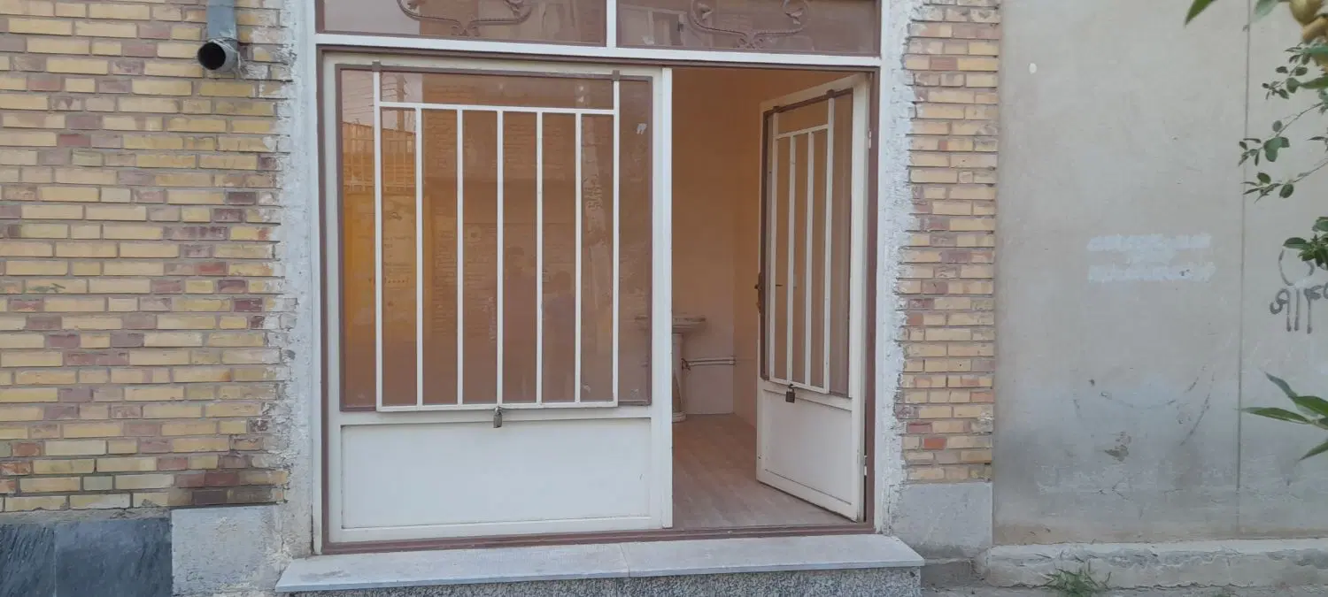 یک باب مغازه تمیزبه متراژ۱۸ متر