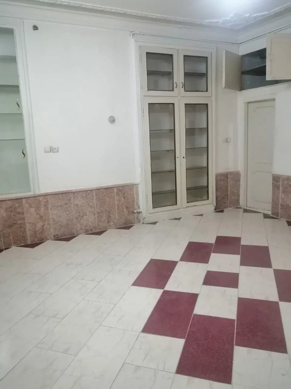 رهن اجاره همکف راه جدا همراه پارکینگ موتور