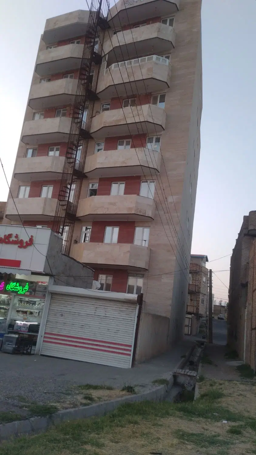 آپارتمان ۱۰۰ متری فلکه شهرک