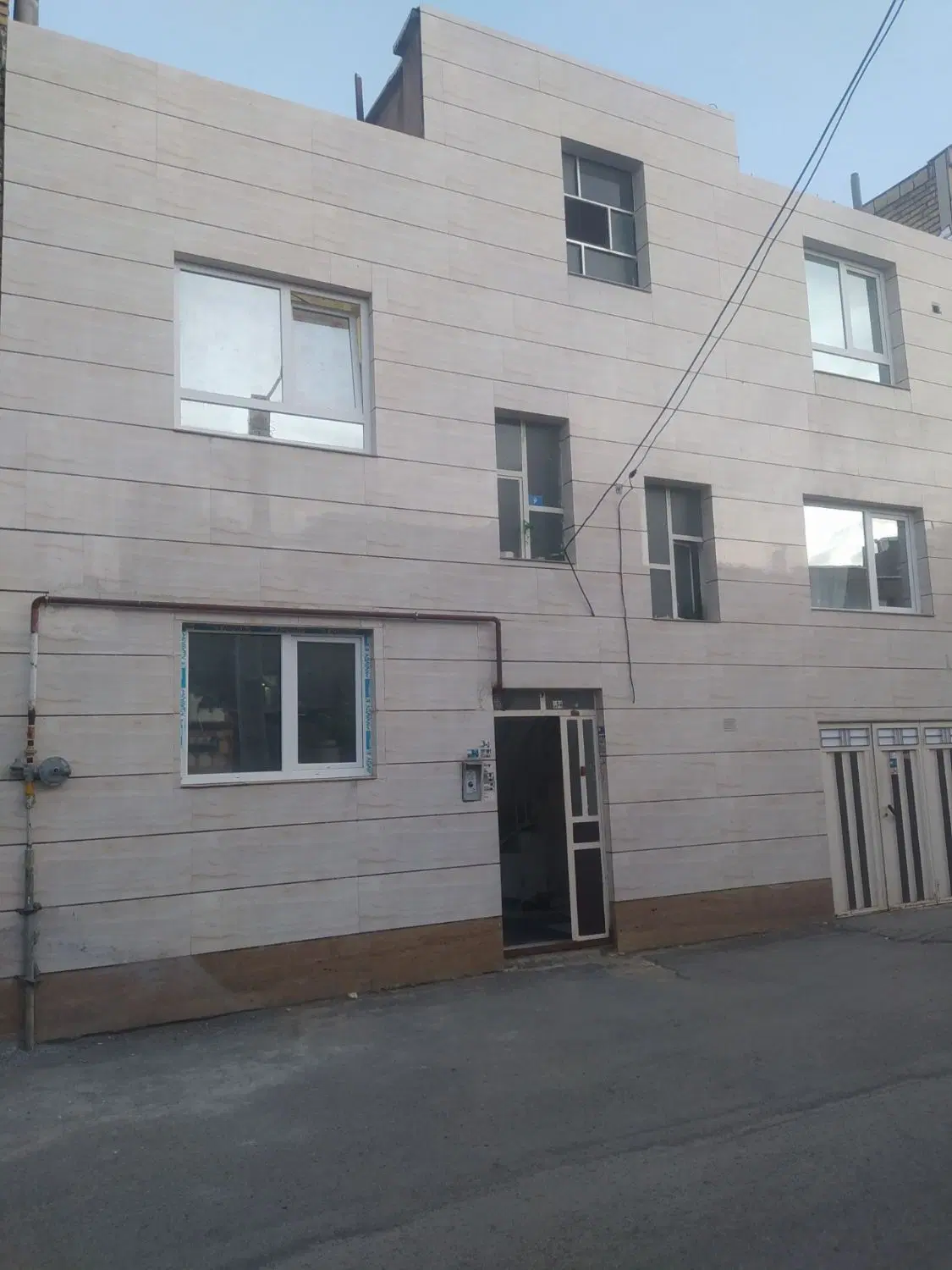 خانه دوطبقه نیم پشت فرهنگسرافرهنگ ۴