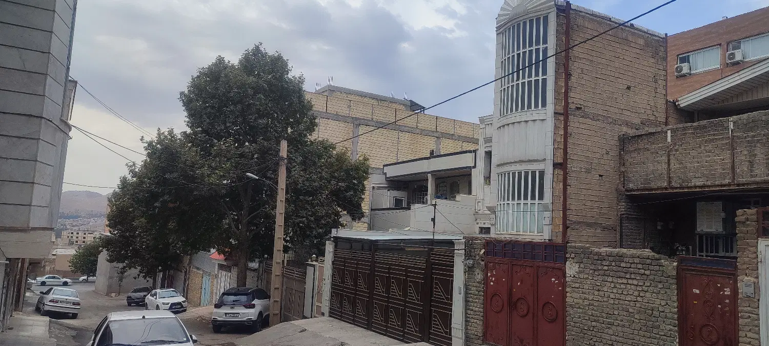 فروش ساختمان مسکونی دوطبقه با زیرزمینی به متراژ۱۷۶