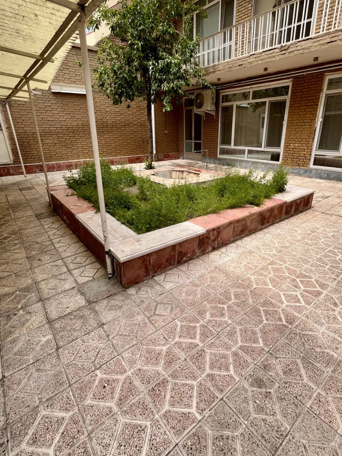 حیاط ویلایی