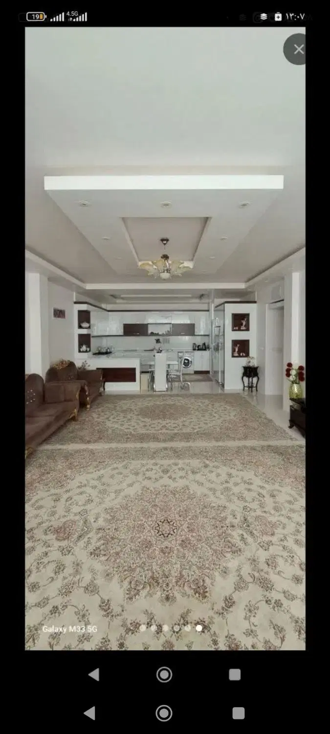 یک باب منزل مسکونی در خیابان آبشار