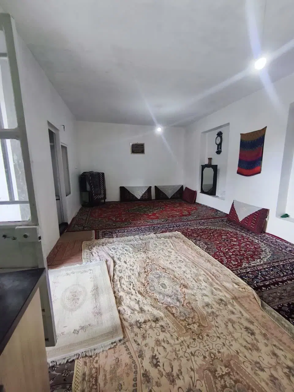 باغی  به مساحت۴هزارمتردارای آب وبرق
