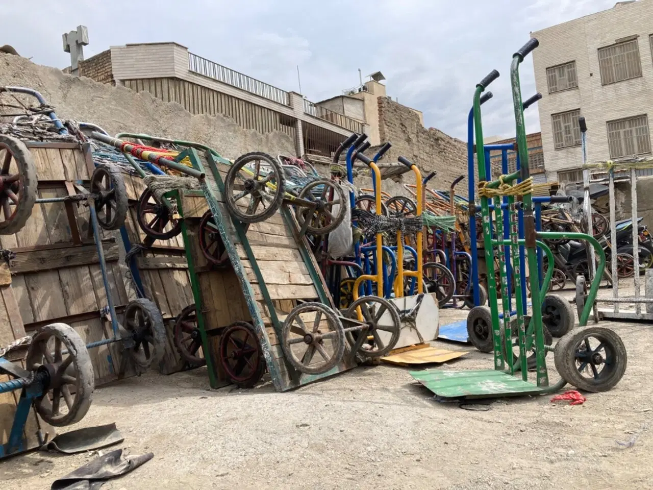 ۱ هزار متر گاراژ  داخل بازار