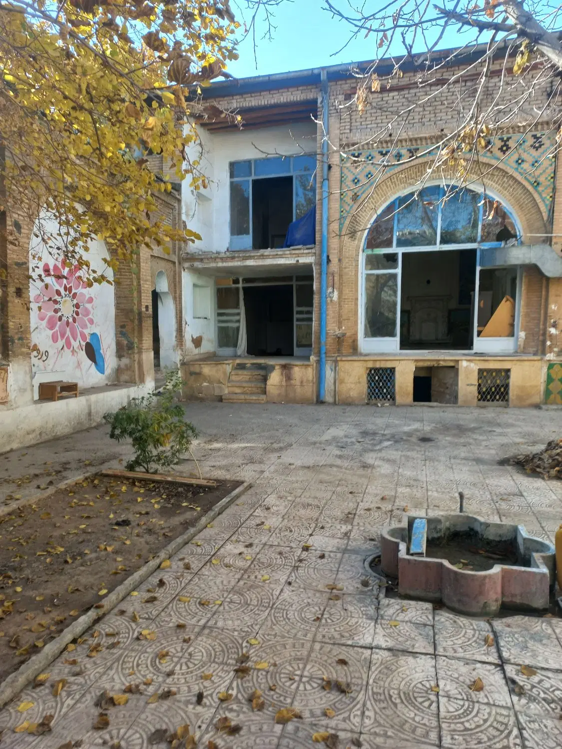 فروش و معاوضه خانه ۴۶۵ متری