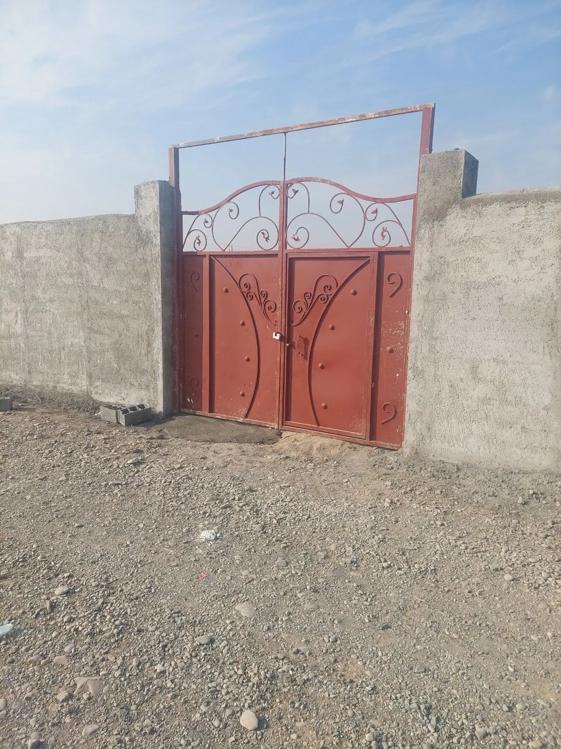 زمین چهاردیواری حصارمهتر۴۶۳ متر