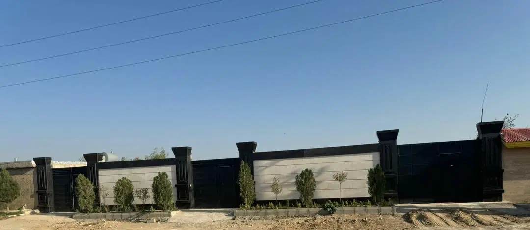 زمین ۳۰۰ متر بر خیابان جزایری
