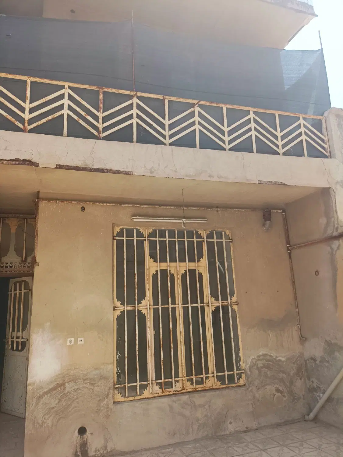 دوطبقه  مجزا برخیابان سر دو نبش دفتر کار با انباری