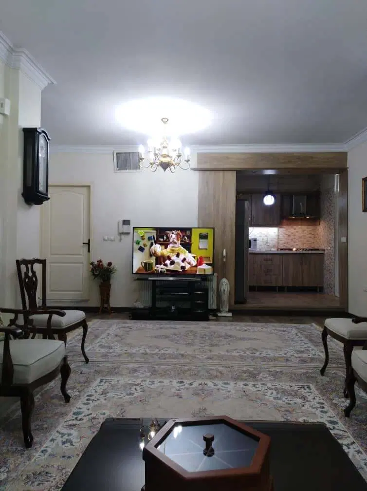 68 متری 2 خواب خیابان 105حیاط خلوت مسقف طبقه اول