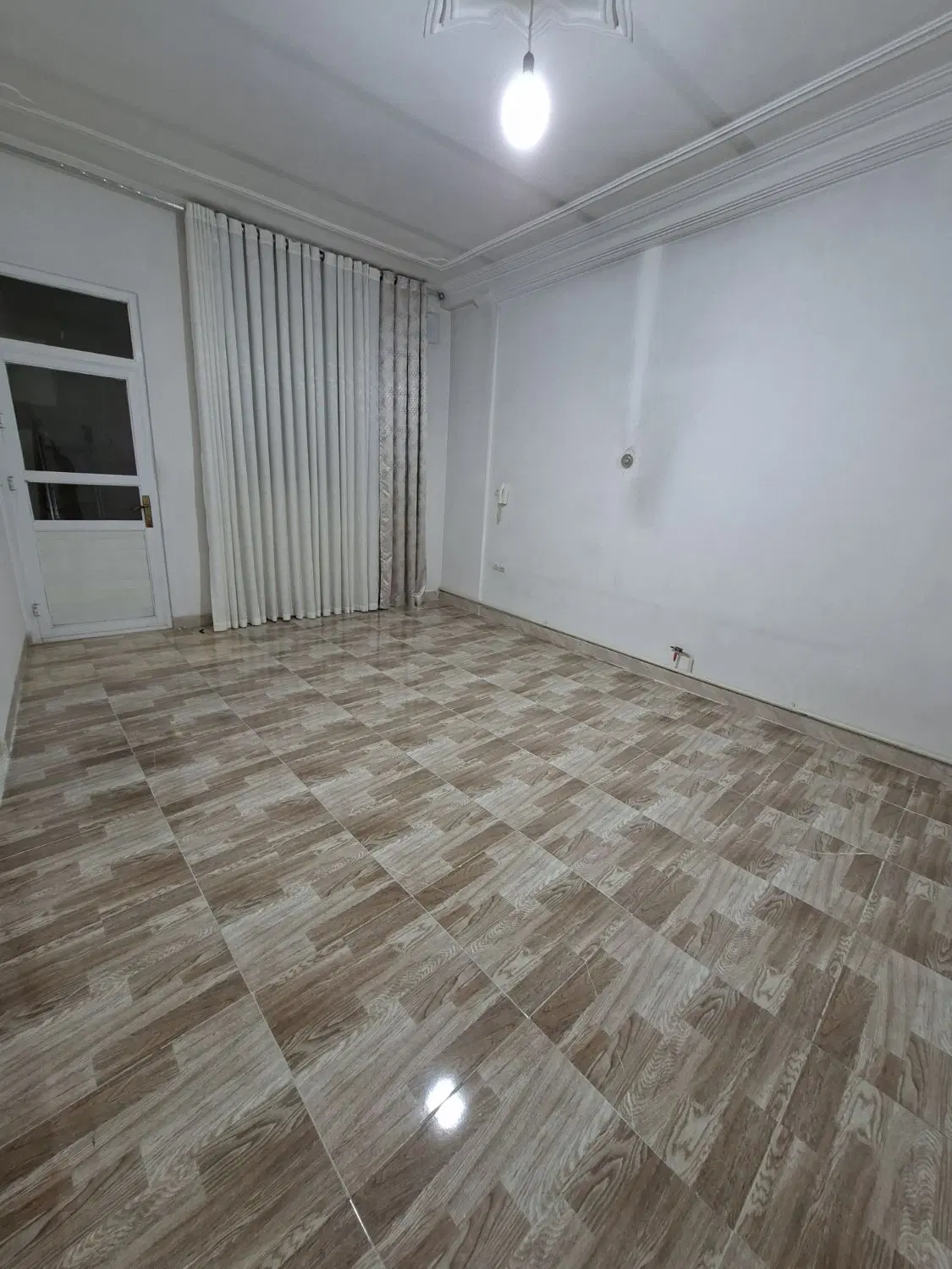 خانه ویلایی دوطبقه درتختی