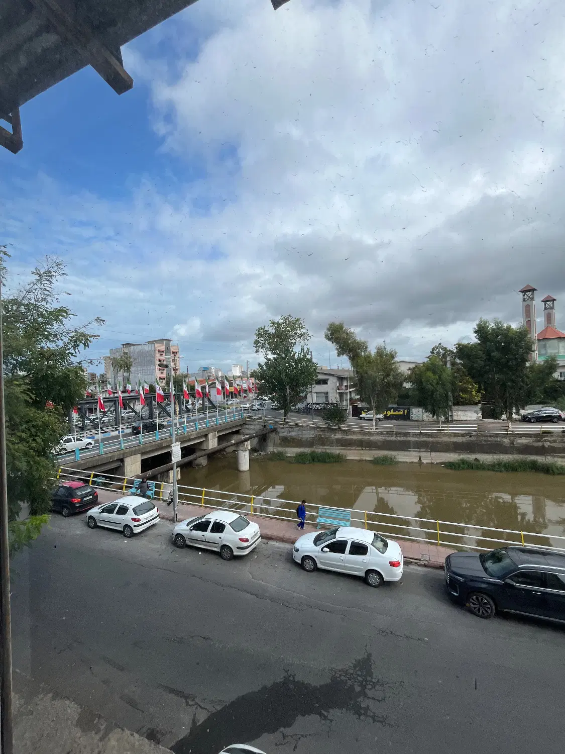 یک باب مغازه تجاری واقع در پاساژ میرداداش عزیزی