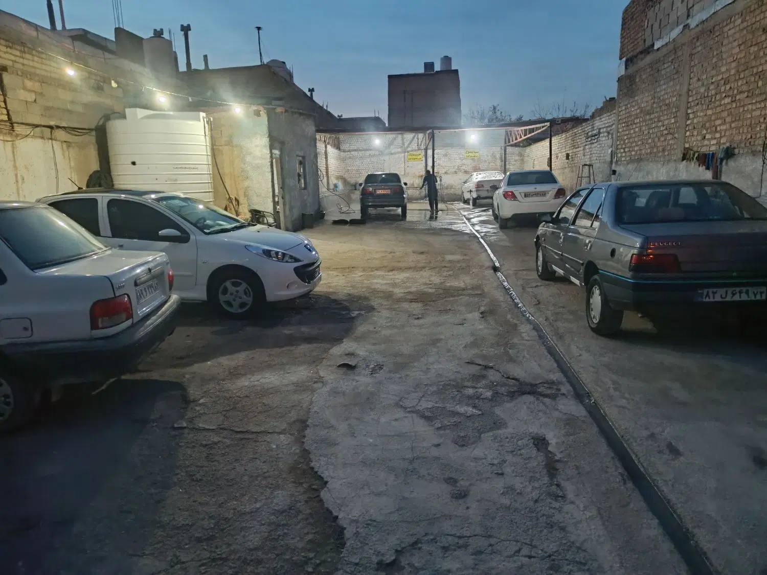 ملک فروشی