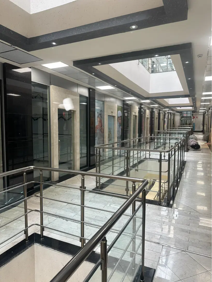 مغازه ۱۸ متر پاساژ گلها پوشاک