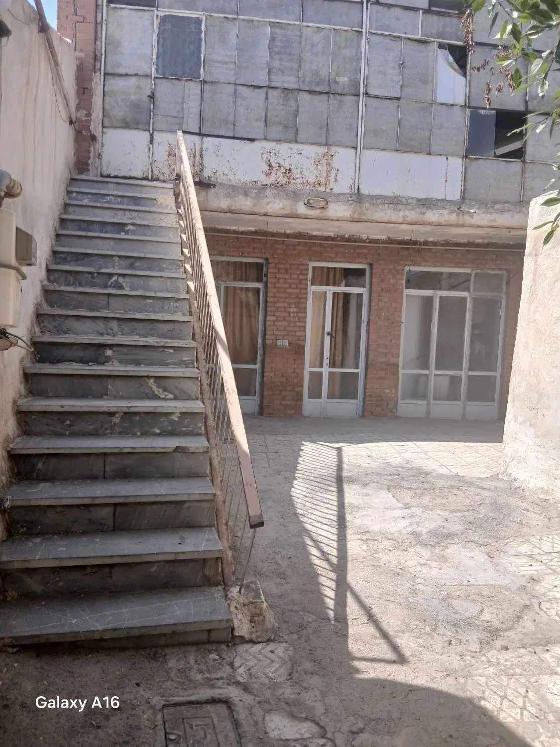 فروش خونه در خیام غربی  روبه روی سقاخانه
