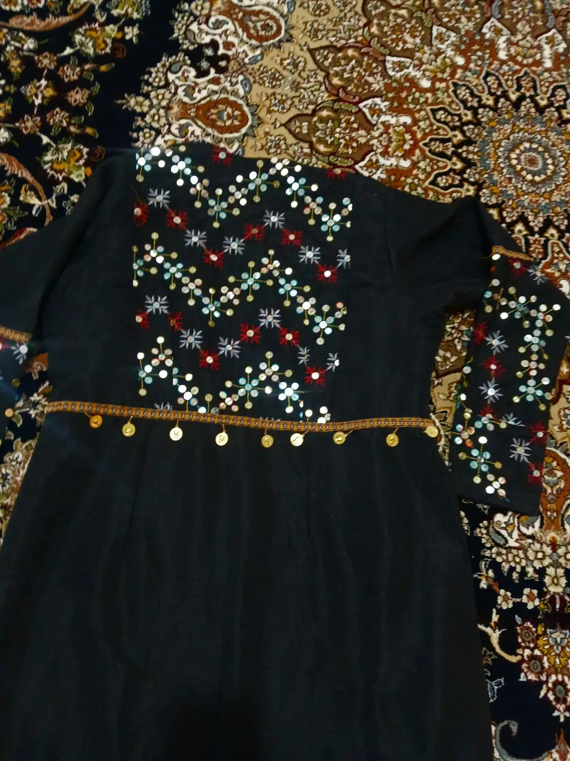 ملک فروشی( به عکسا دقت کنید)