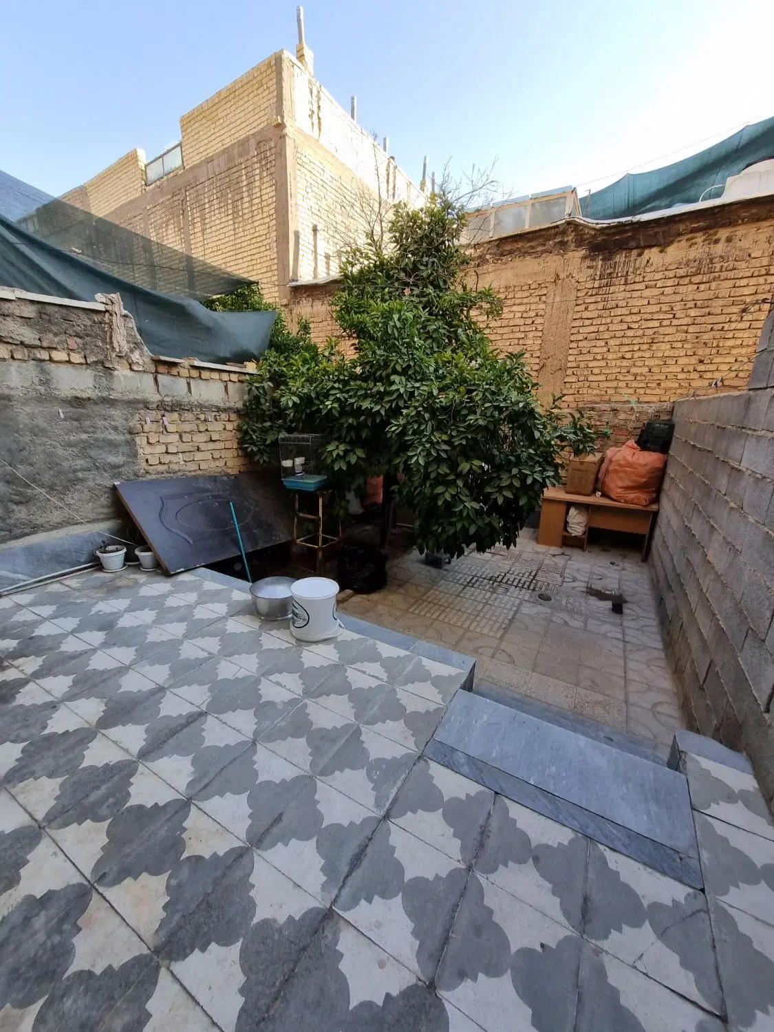 منزل همکف به فروش میرسد