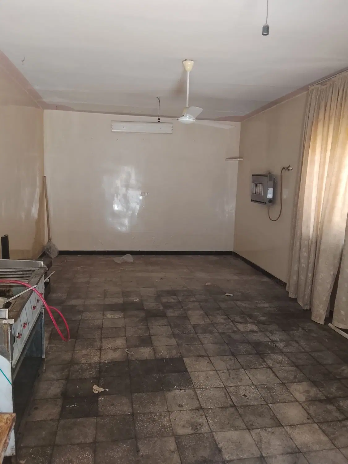 اتاق بزرگ جهت انبار اجاره داده میشود