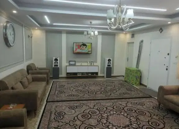 فروش خانه ویلایی دارای مغازه و پارکینگ و زیر زمین