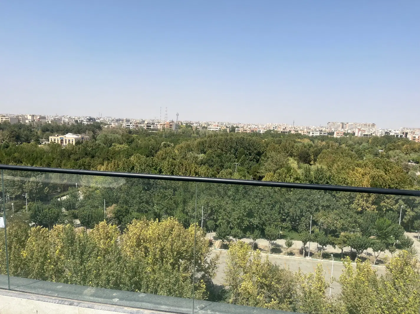 اپارتمان ۱۷۰ متر ۳ خواب مستر دار ویو باغ غدیر