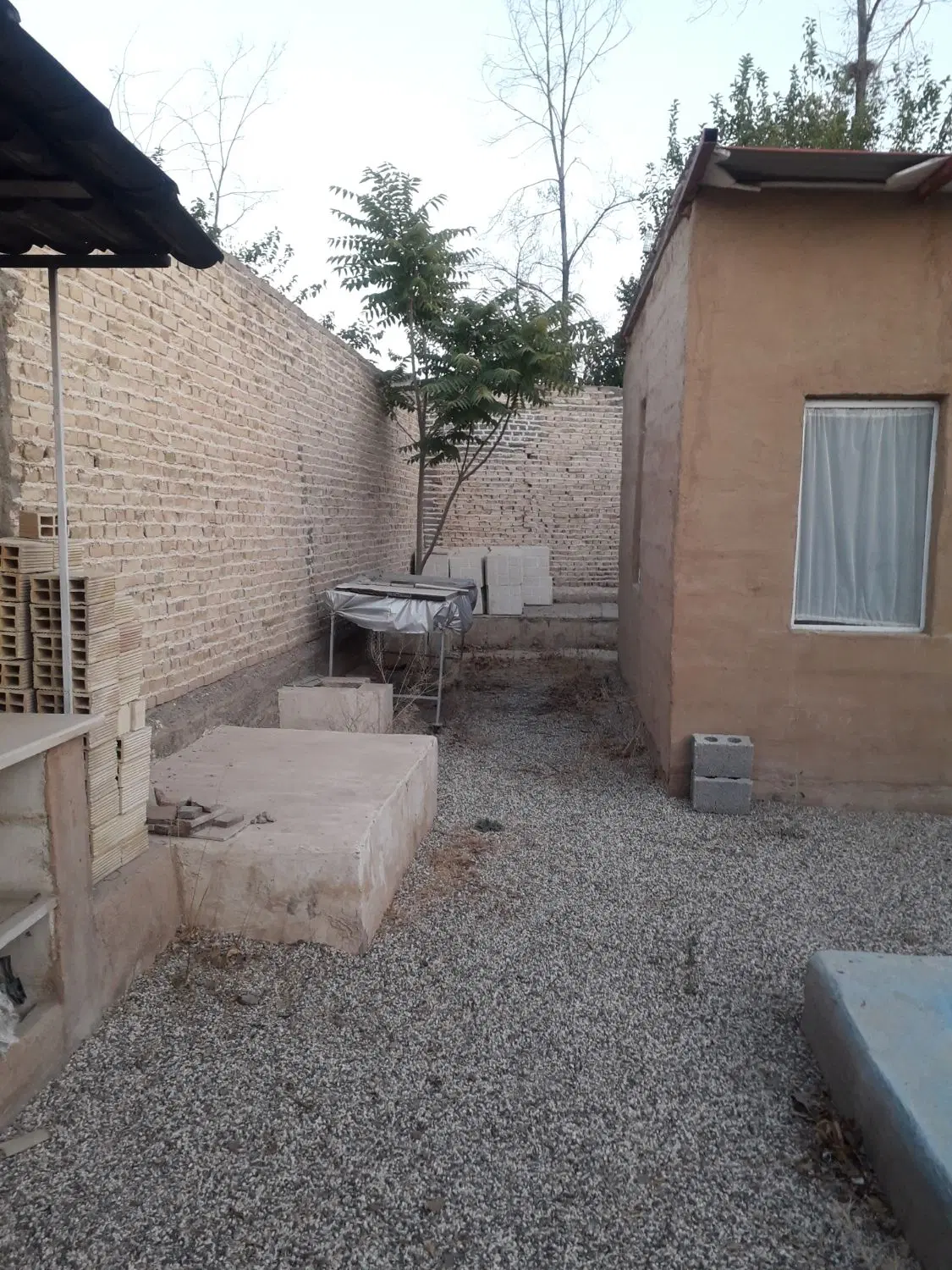 باغچه در کنار کوه آتشگاه