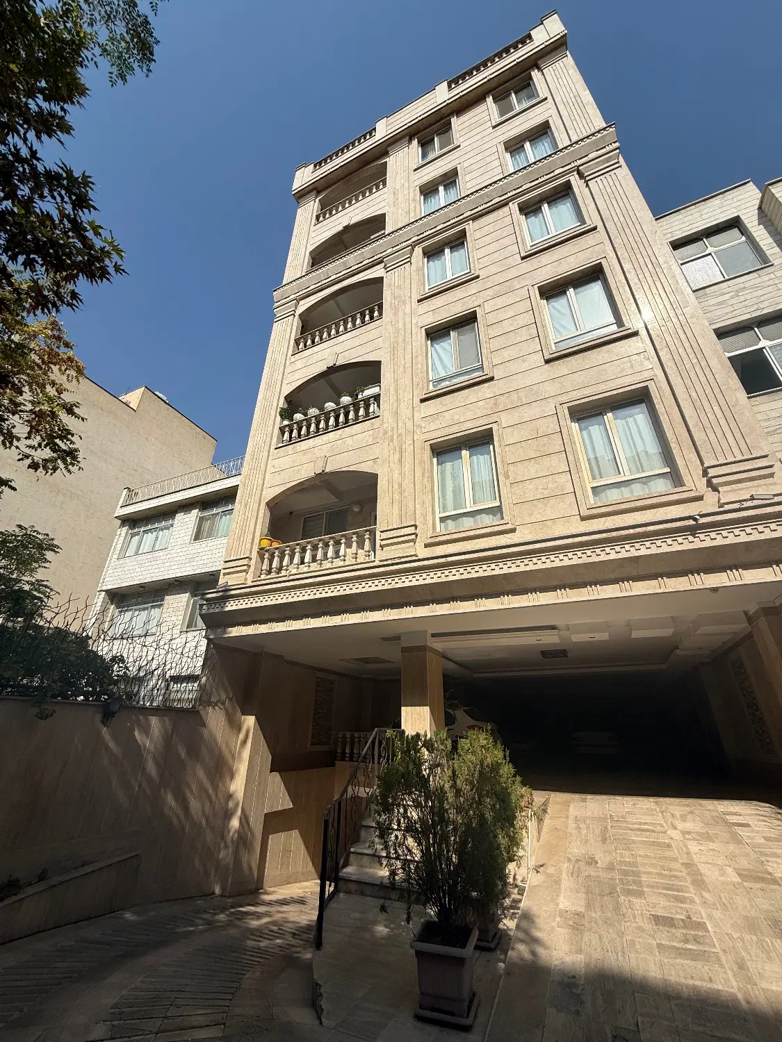 فروش ملک ارزنده در فرجام