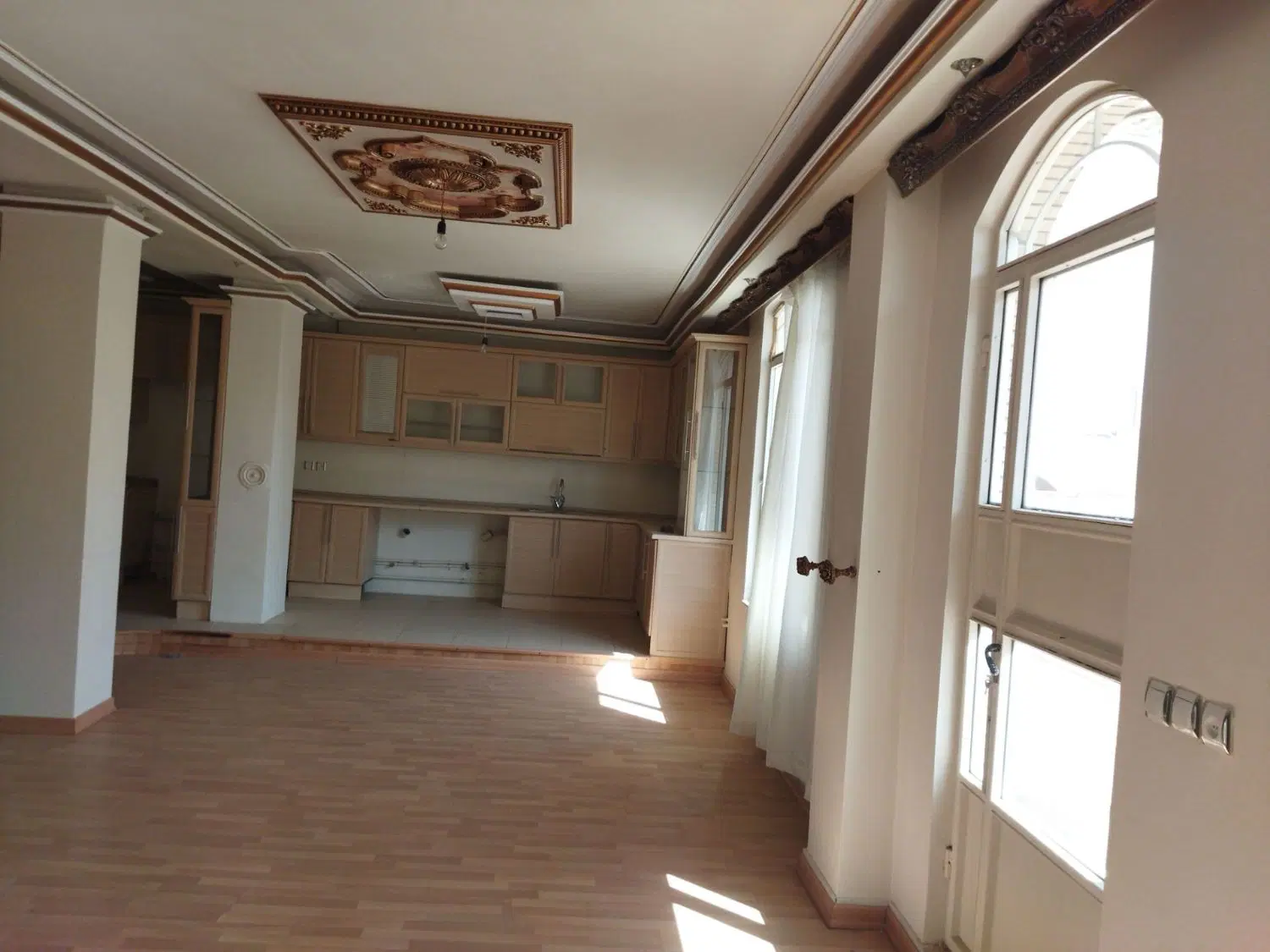فروش آپارتمان ۱۲۵متر در ولیعصر پروین اعتصامی
