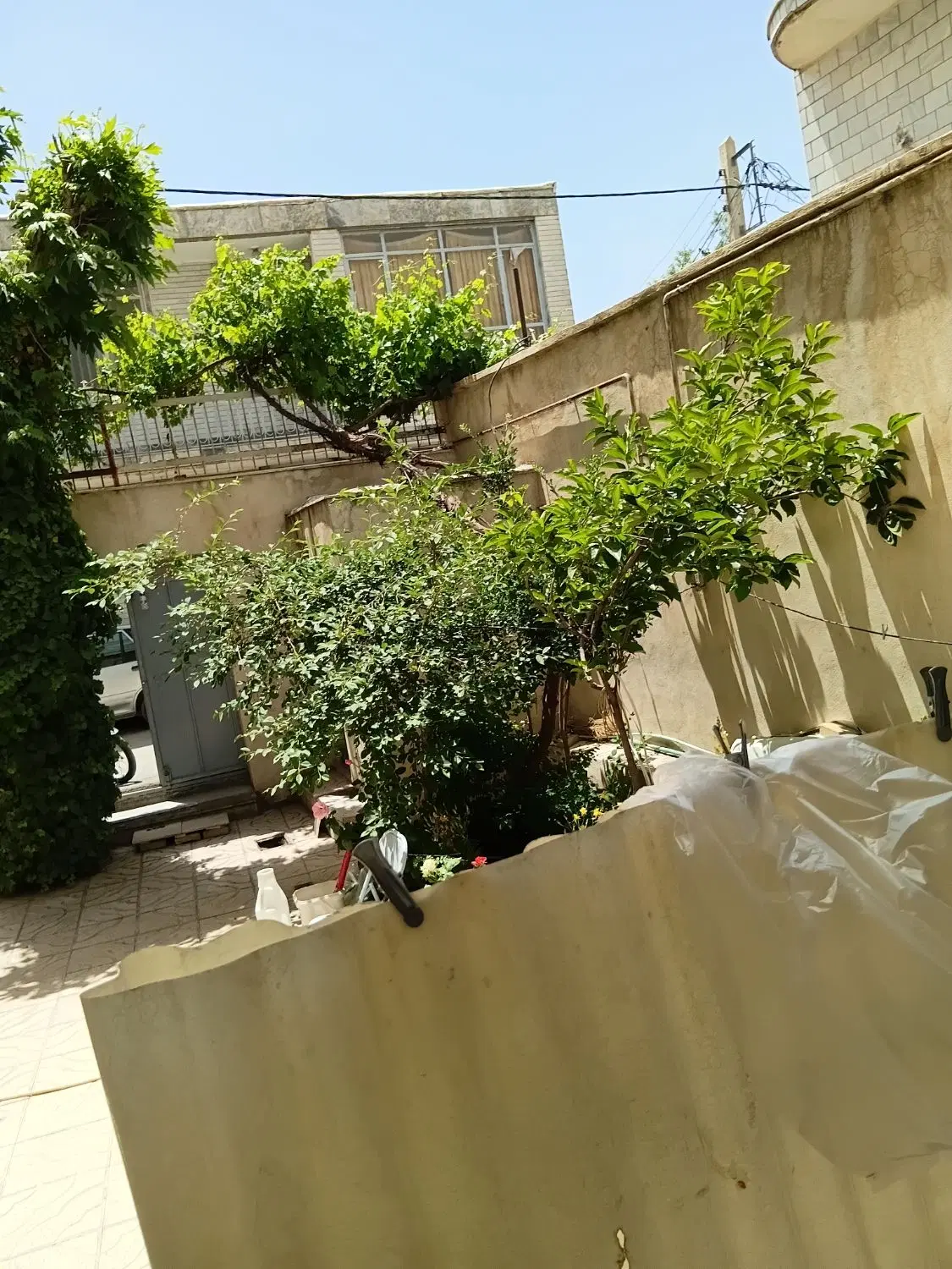 واحد۷۵ متری واقع درمیدان عارف جنب باشگاه عباد