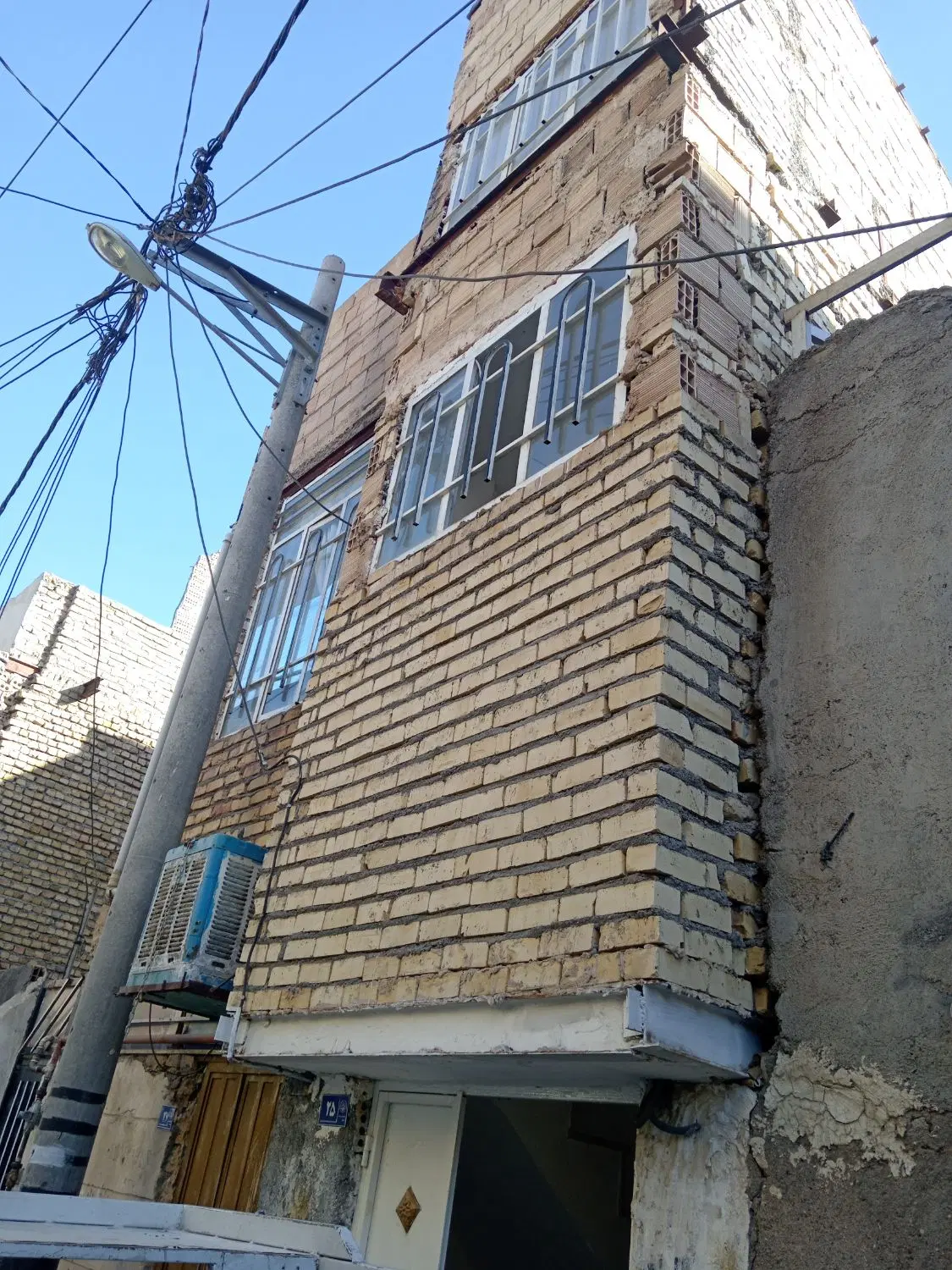 یک‌ونیم طبقه باهم