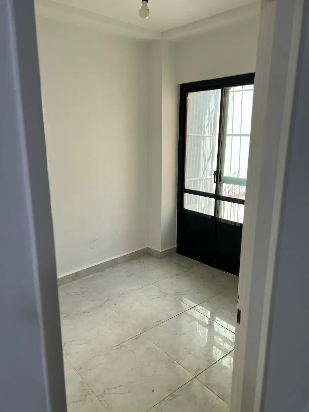 رهن یک واحد آپارتمان ۷۰ متری لوکیشن عالی