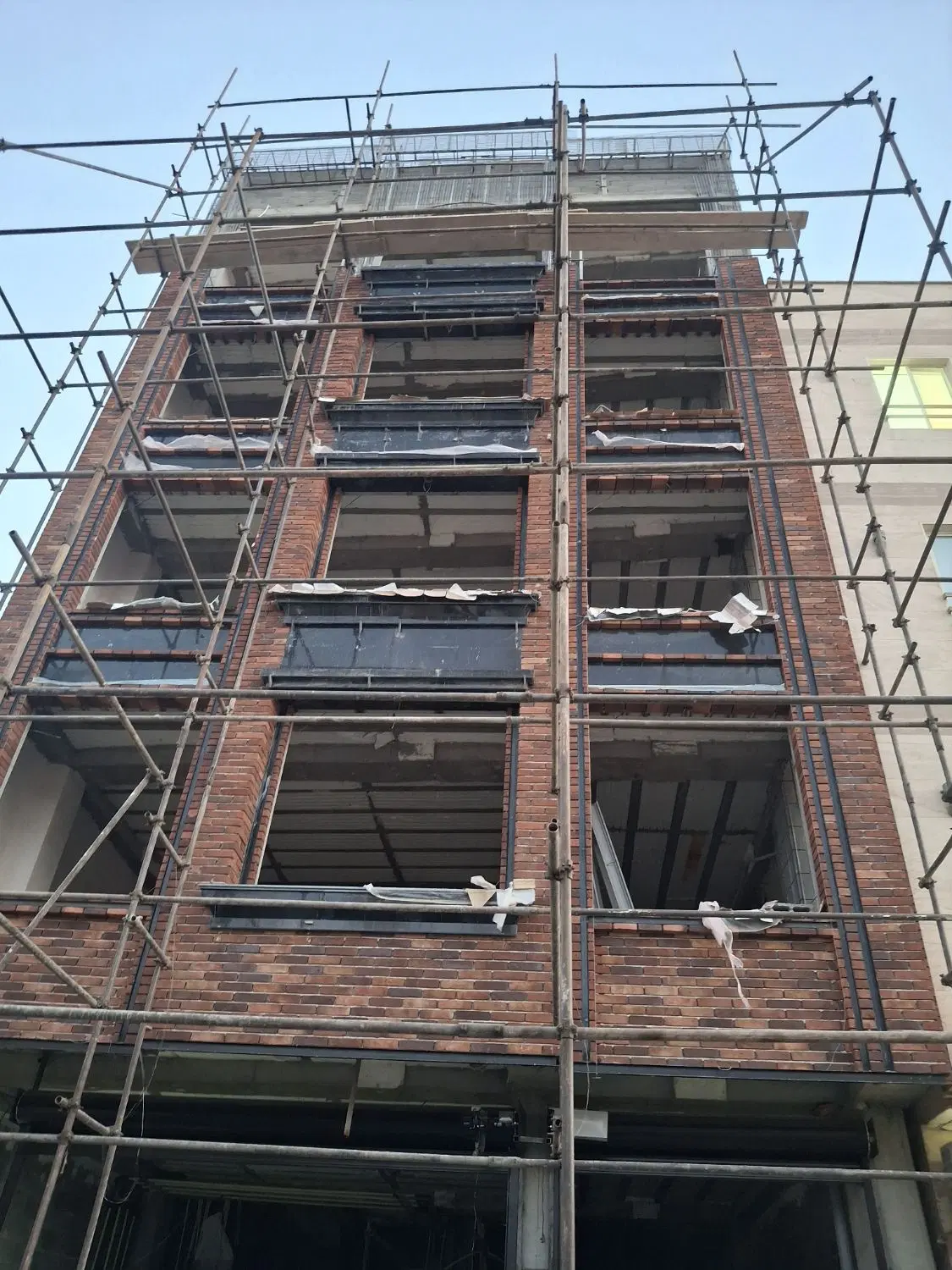 آپارتمان ۱۰۸ متری رو ب نما _ طالقانی فرد