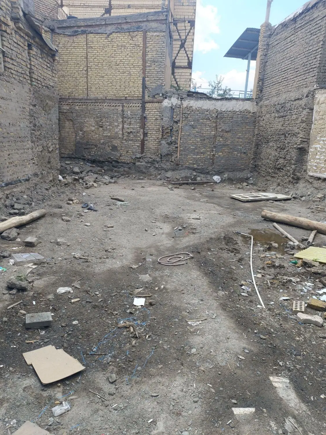 زمین دارای سند ششدانگ
