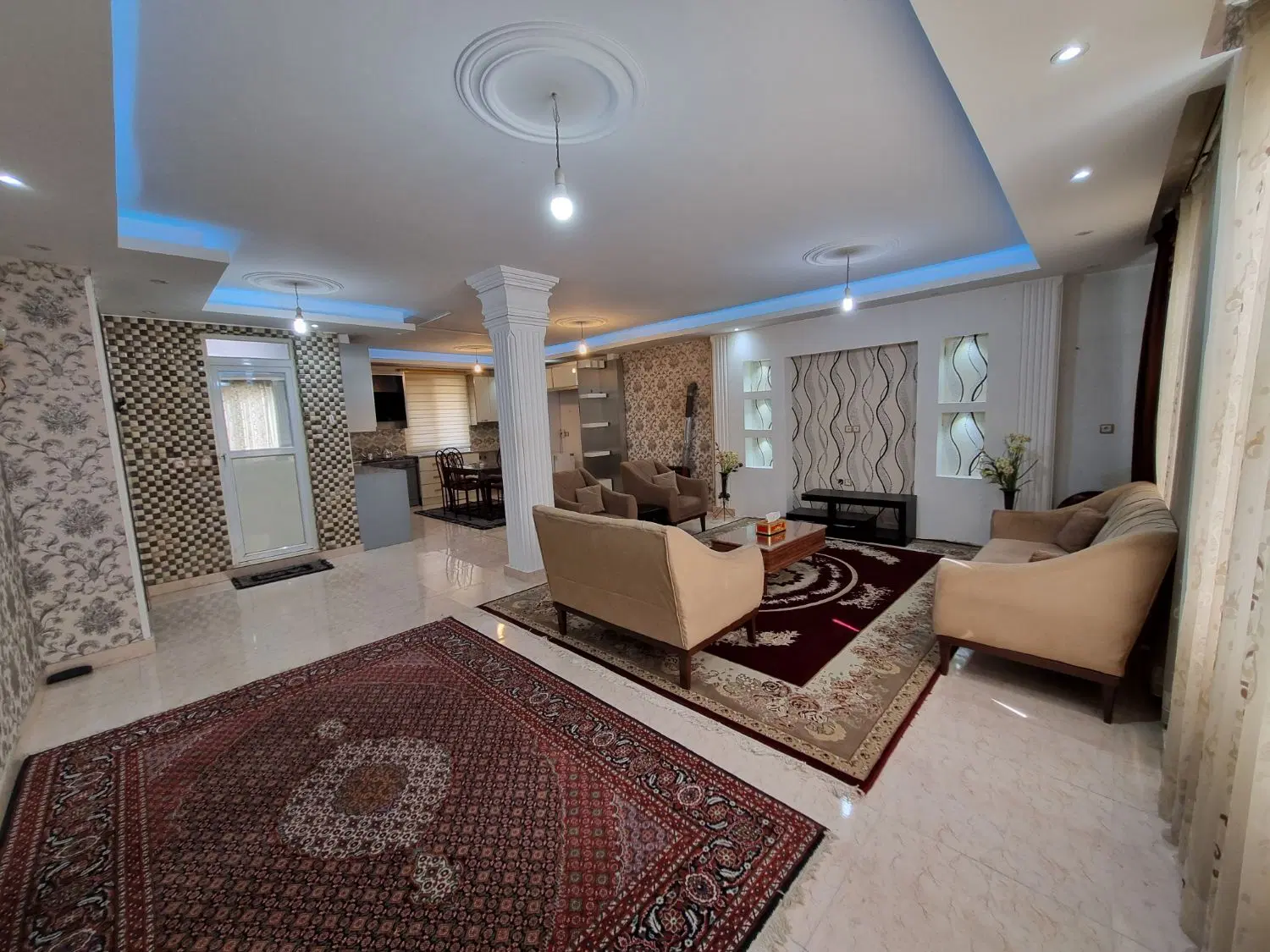 اجاره  روزانه واحد لوکس جنب بازار و نزدیک دریا