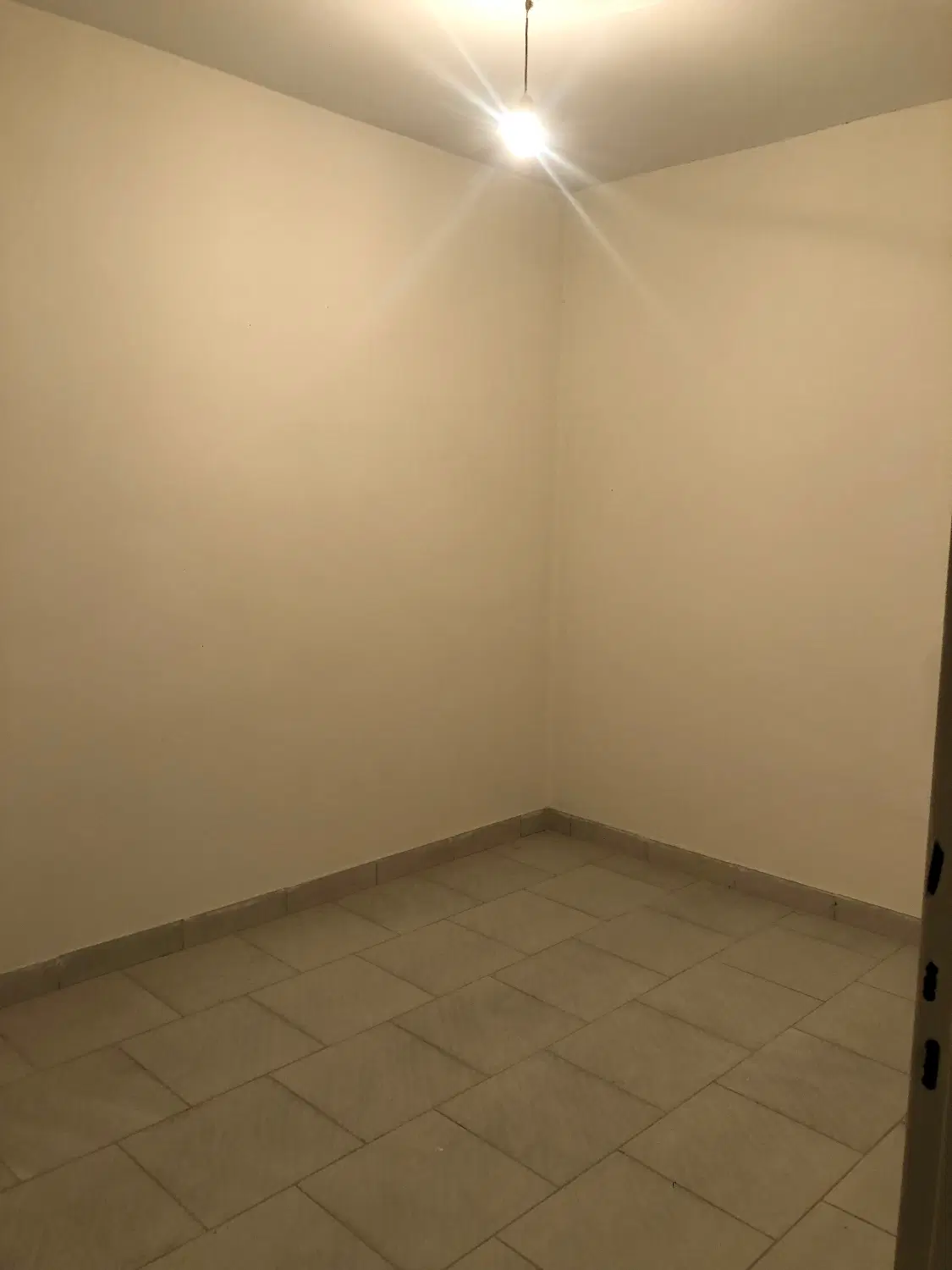 ۸۵متری طبقه ۵ حصارک خیابان رجایی