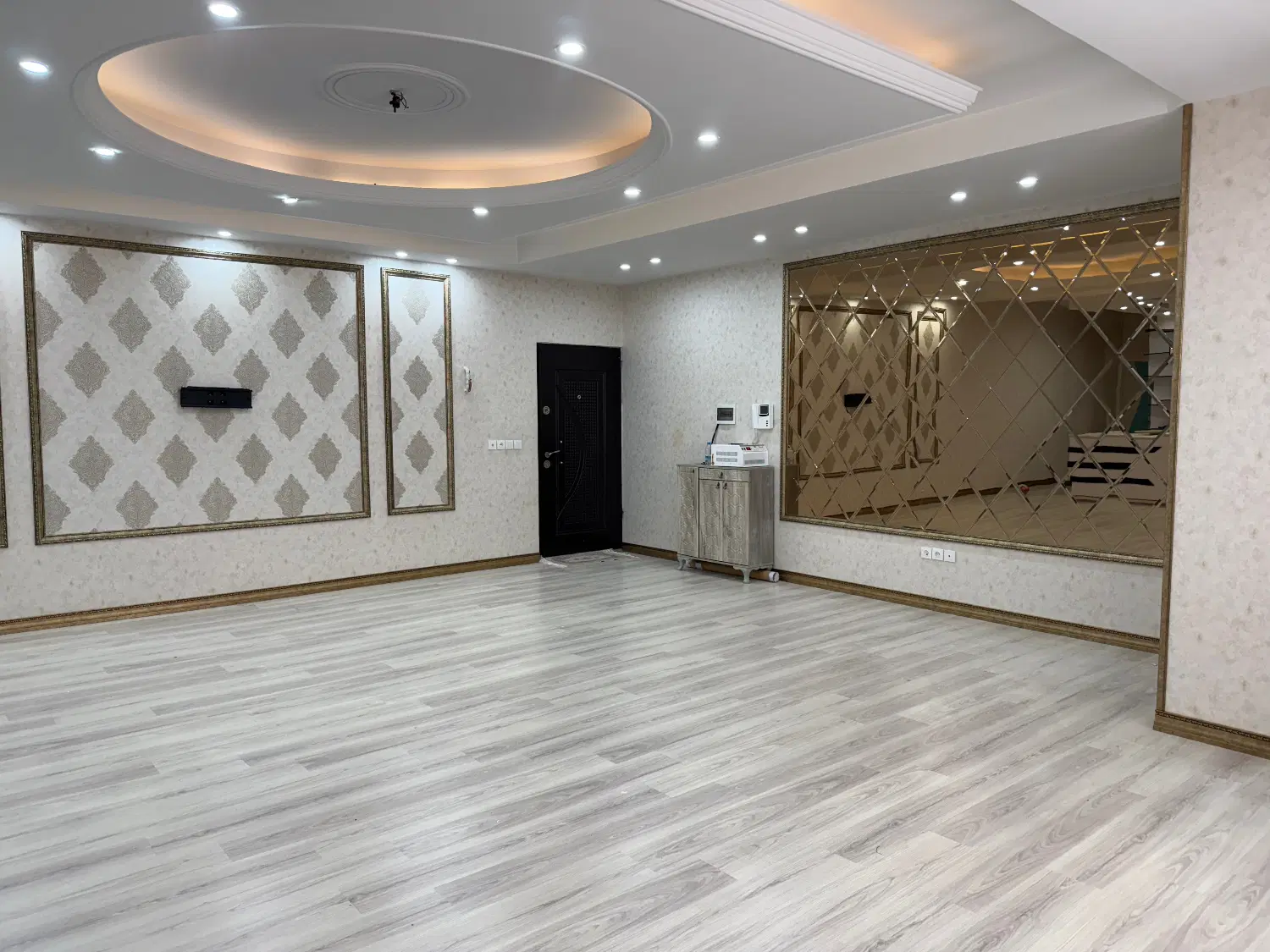 واحد۱۱۳متری لوکس فول امکانات