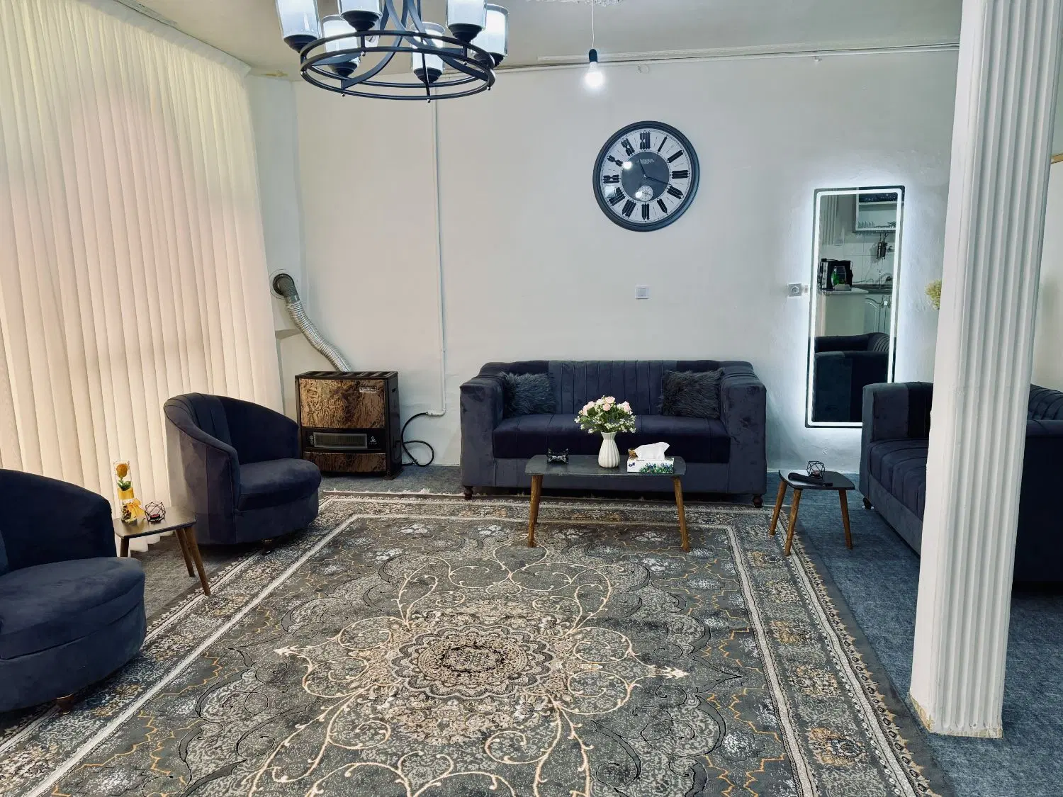 خانه جنگلی حاشیه جاده تراس دار بهترین لوکیشن